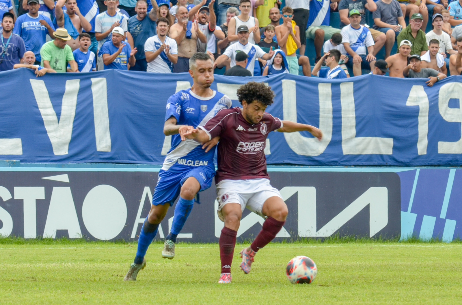 Jogo entre EC Taubaté e Juventus no Joaquinzão 