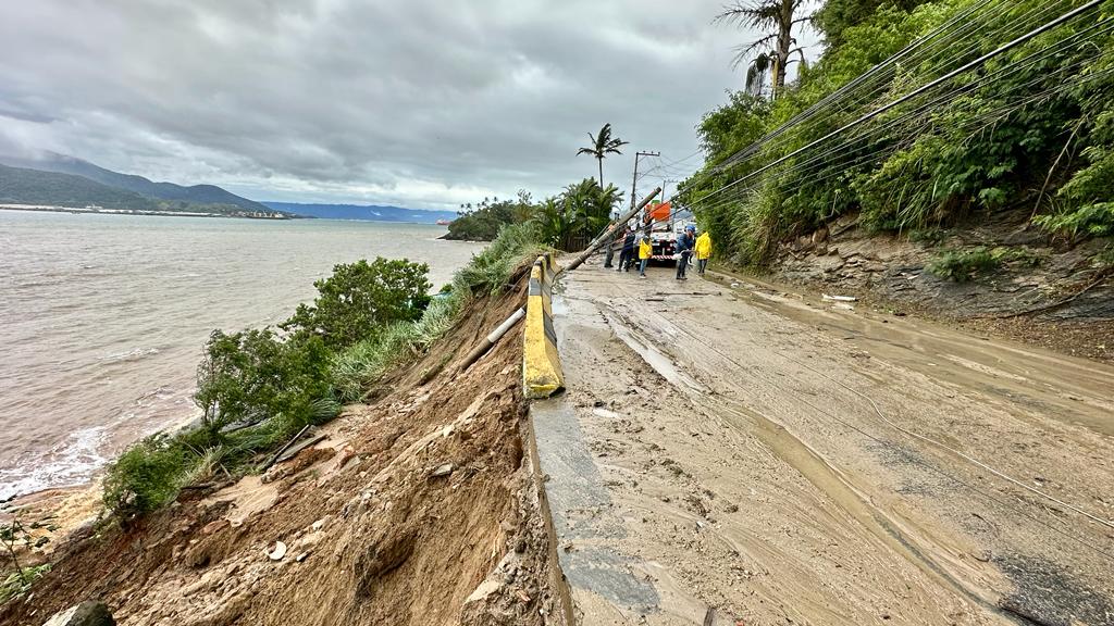 Situação causada pelas fortes chuvas em Ilhabela