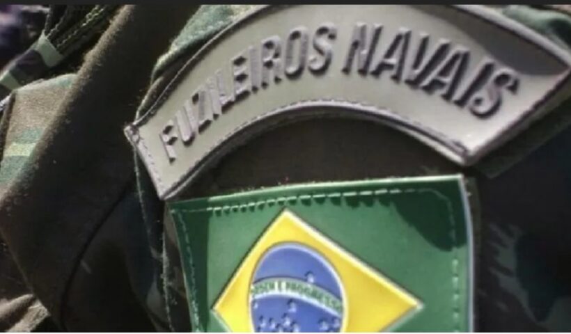 Brasão de uniforme de fuzileiro naval. Mulheres poderão concorrer a vagas para formação de fuzileiro naval