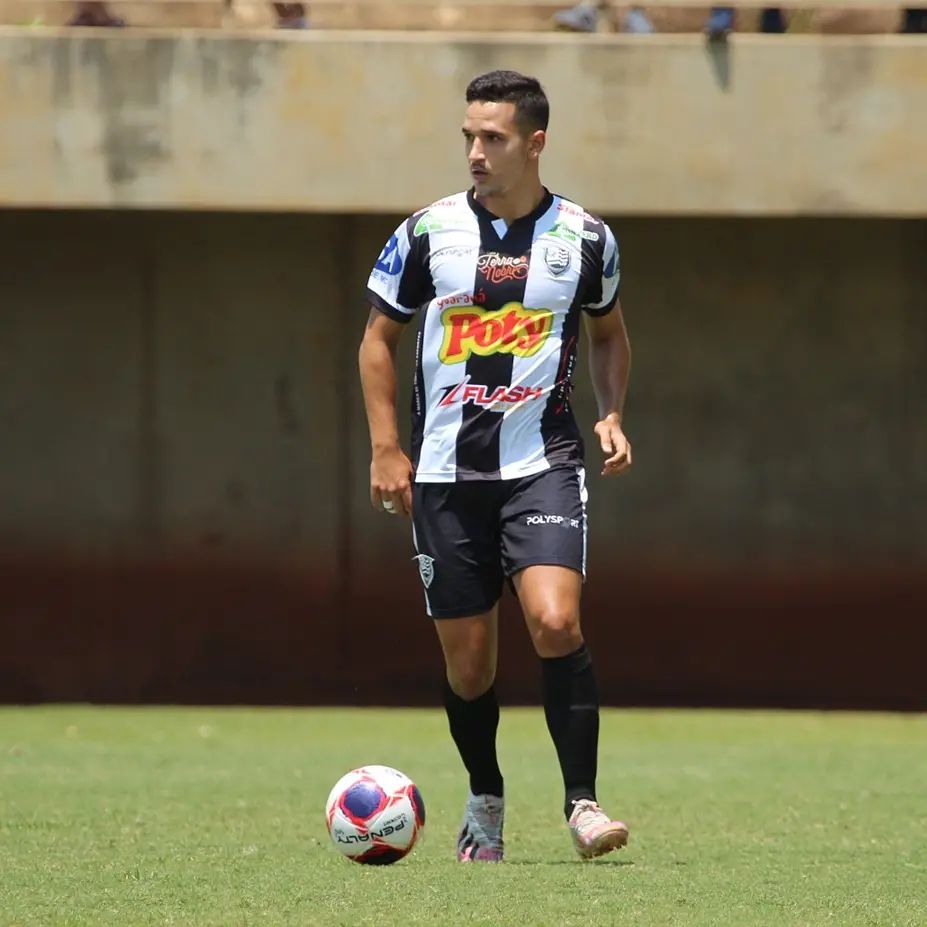 Zagueiro Rafael Verrone deve ser anunciado pelo São José nos próximos dias.