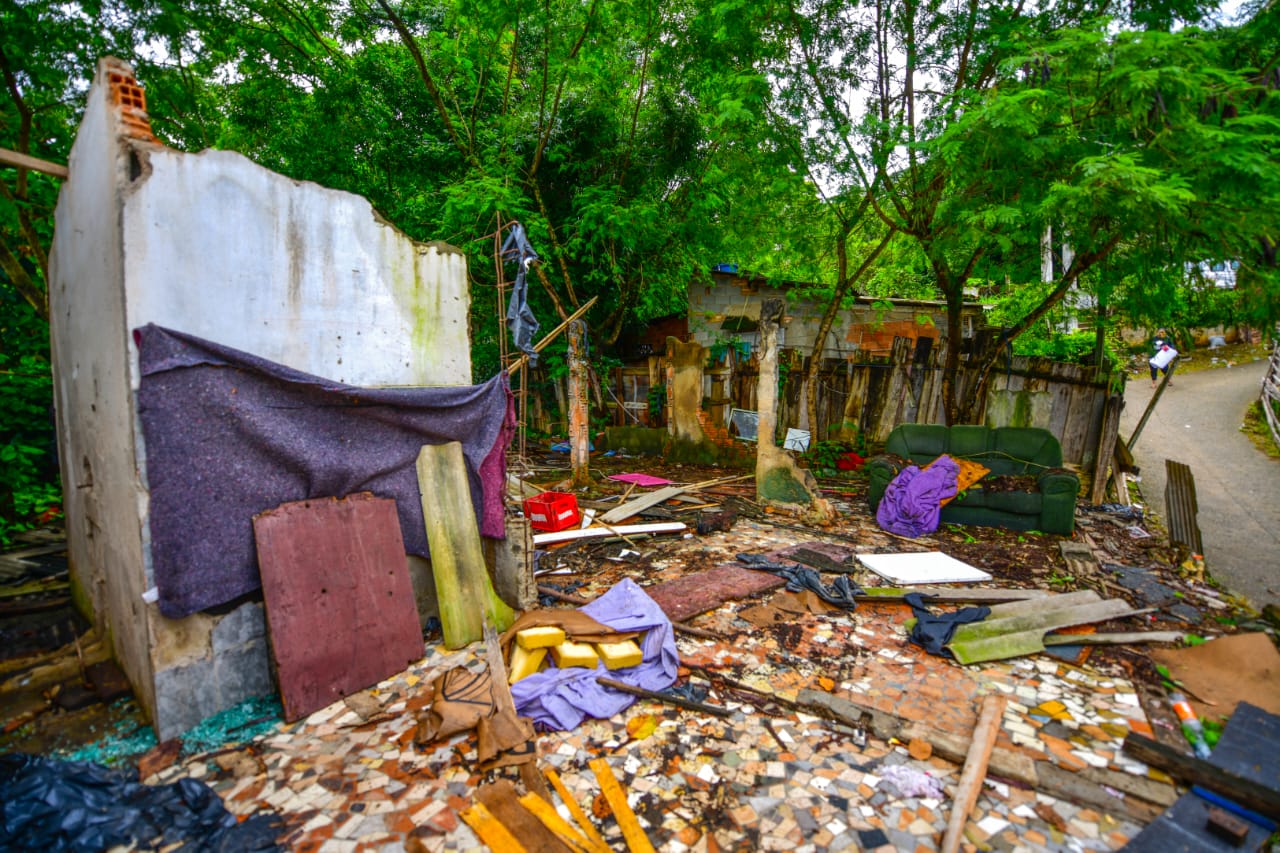 Prefeitura de São José dos Campos demole casas no Banhado, nesta quinta-feira (2)