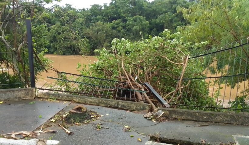 Pindamonhangaba: cidade sofre com chuva forte na tarde desta sexta-feira (10)