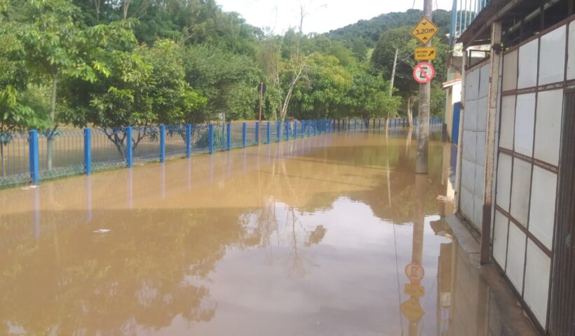 São Luiz do Paraitinga: Distrito de Catuçaba é atingido por fortes chuvas na noite deste domingo (12)