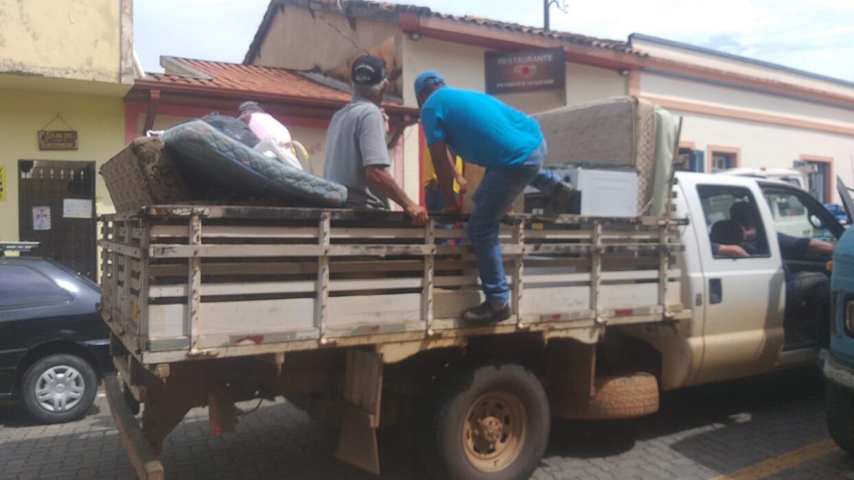 São Luiz do Paraitinga: Distrito de Catuçaba é atingido por fortes chuvas na noite deste domingo (12)