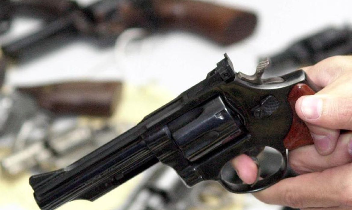 Discussão entre vizinhos deixa duas vítimas feridas a tiros em São José dos Campos 