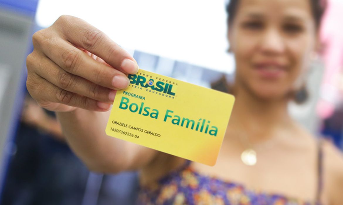 Parcela de março do Bolsa Família, com adicional de R$ 150 para as famílias com crianças de até 6 anos começa a ser pago