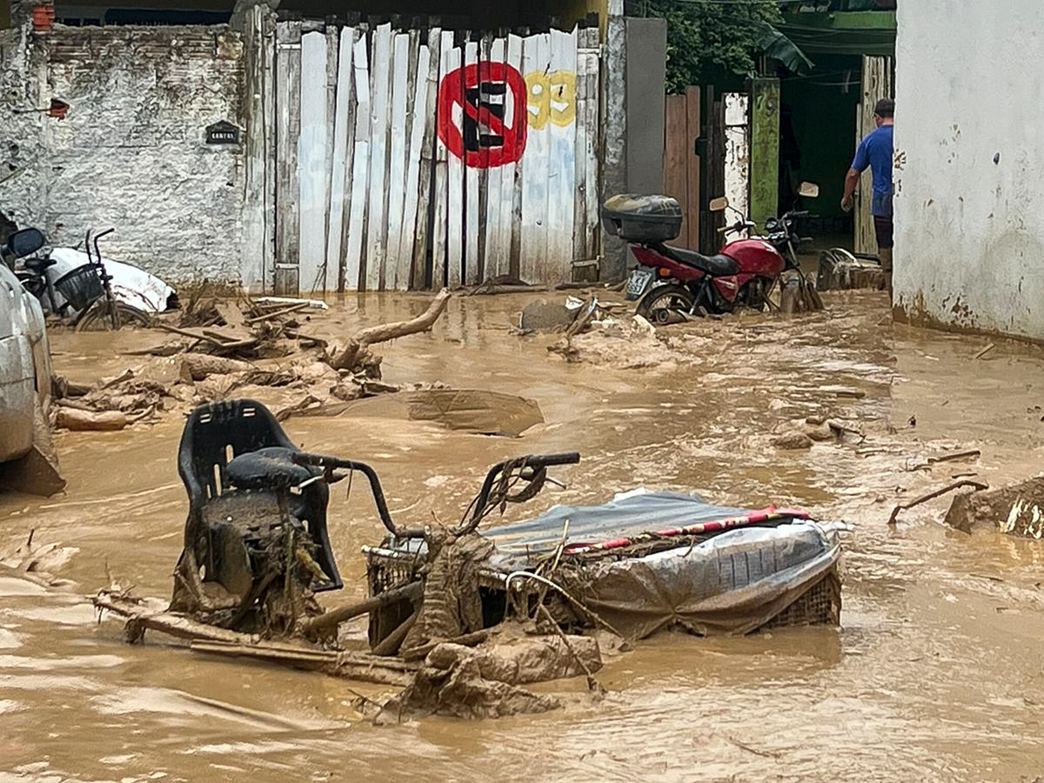 Forte chuva causou fortes estragos e cancelando as festividades do Carnaval 2023 em São Sebastião