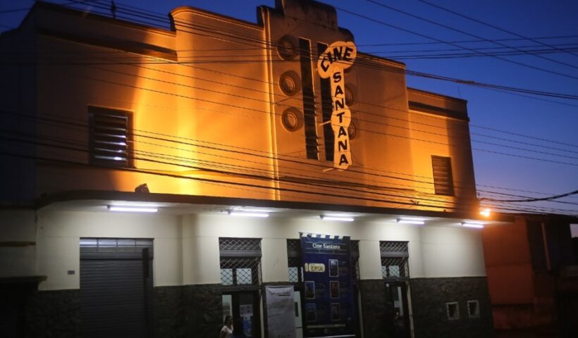 Fachada do Cine Santana. Local fará exibições de filmes para o público infantil