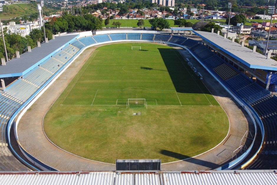 Visão geral do Estádio Martins Pereira, localizado na região central de São José dos Campos