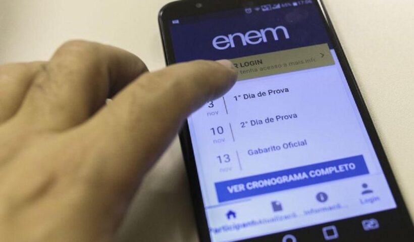 enem celular: Prazo para pedir a isenção da taxa de inscrição do Enem 2023 começa na semana que vem