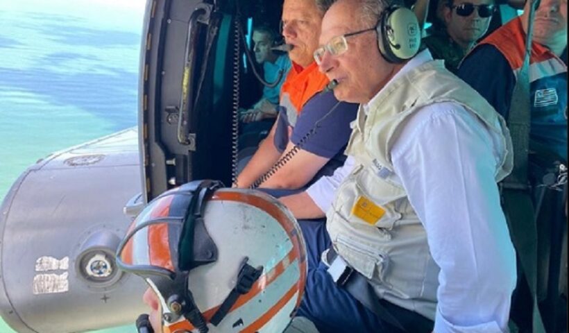 Geraldo Alckmin sobrevoa áreas atingidas pelas chuvas no Litoral norte. Moradias em Bertioga são estudadas