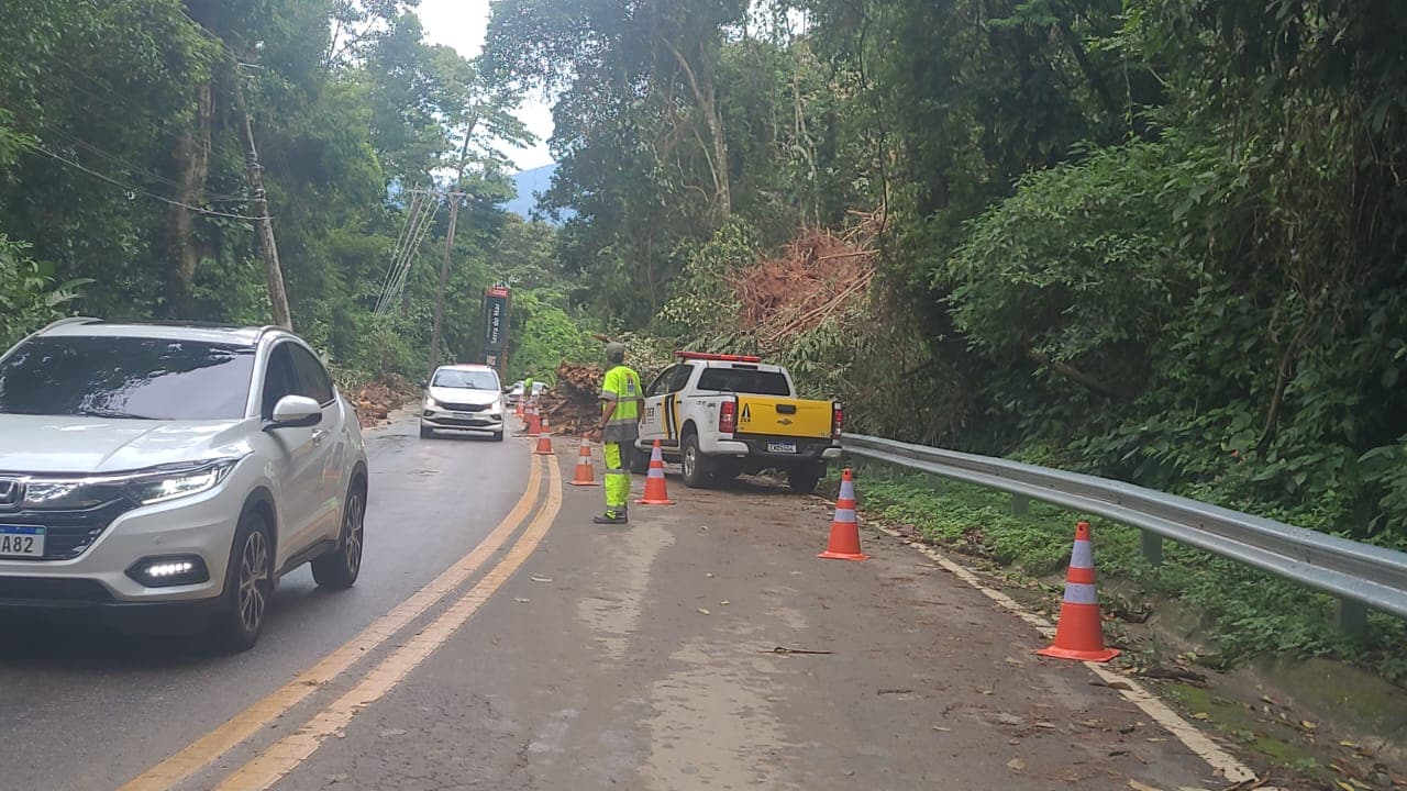 Trecho da Rio-Santos, uma das principais estradas do Litoral Norte