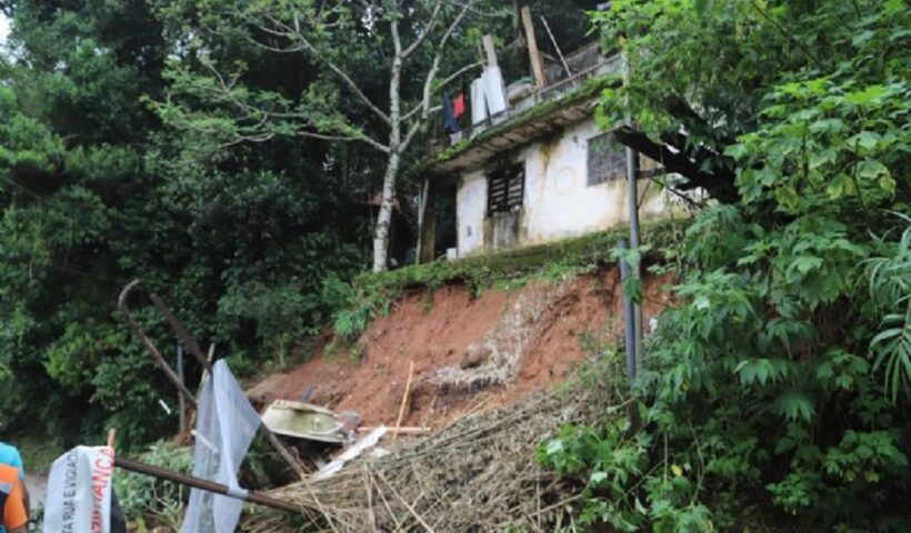 Justiça concede liminar para retirar moradores de áreas de risco em São Sebastião