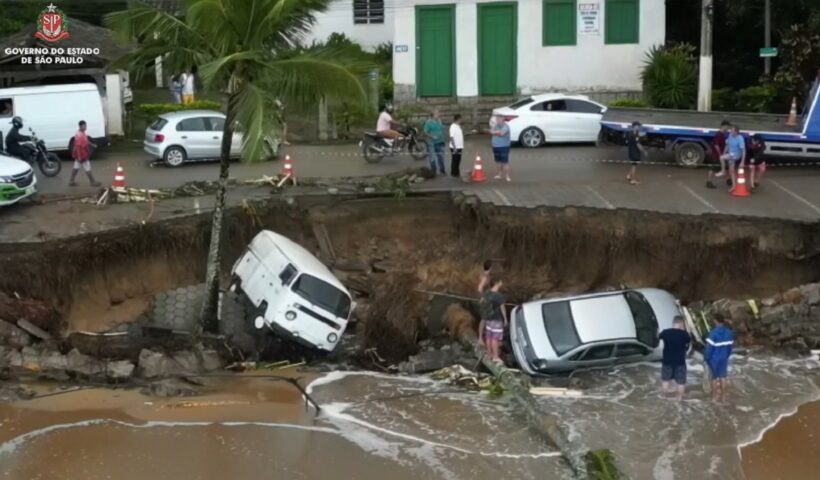 Imagens de crateras abertas no litoral norte. Governo de SP decreta estado de calamidade pública em cidades do litoral norte