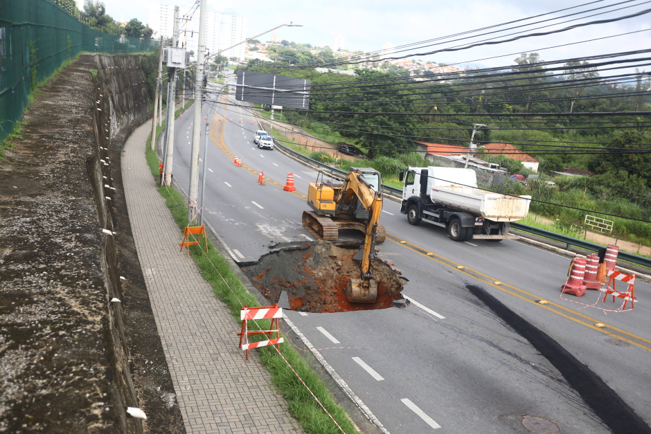 Prefeitura começa obra para recuperar trecho da João Marson