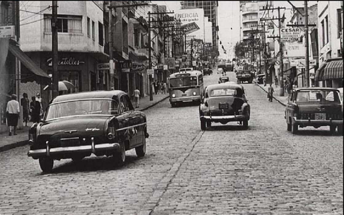 Imagem antiga da Rua Augusta, em São Paulo
