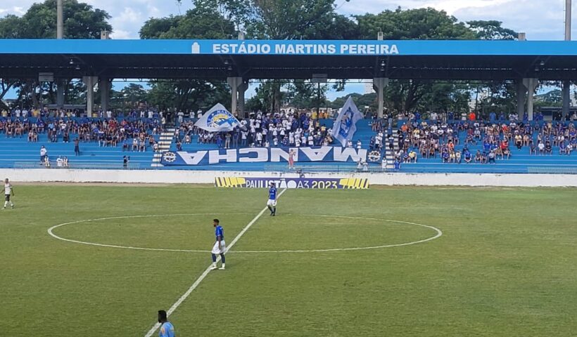 Registro da torcida do São José EC no jogo contra o União Suzano, realizado no último dia 4 de fevereiro, no Martins Pereira