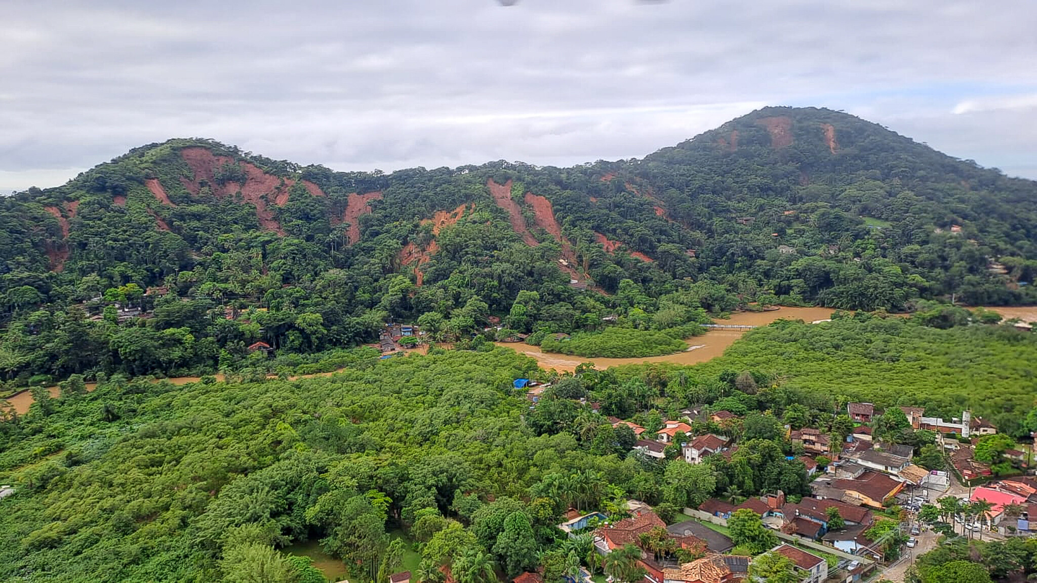 Situação causada pelas fortes chuvas no Litoral Norte