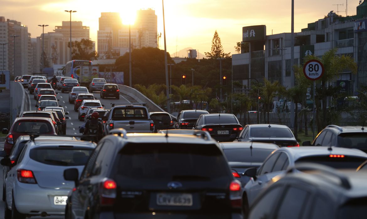 Taubaté - trânsito: Motoristas autônomos têm 40% de desconto no IR; prazo vai até quarta