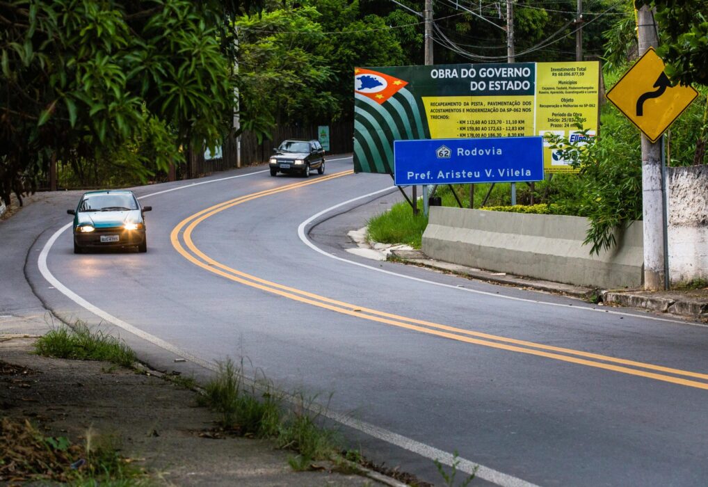 Acidente na Rodovia SP-62 deixa três pessoas feridas, na manhã desta terça-feira (14)