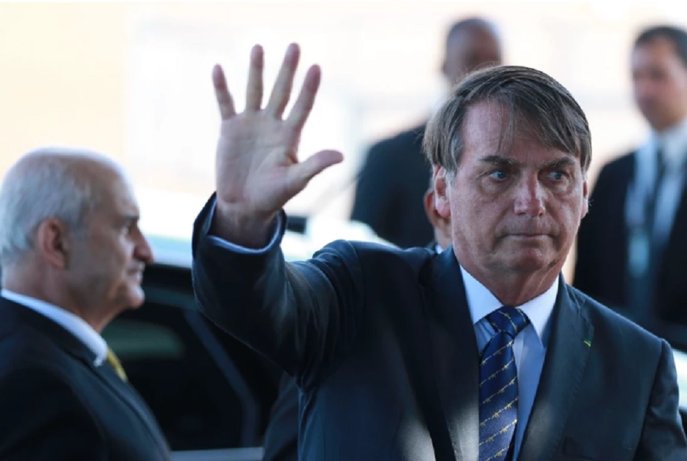 Jair Bolsonaro, que voltou ao Brasil e diz que não quis ficar com jóias sauditas na 'mão grande'