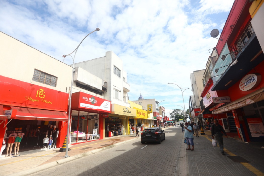 Rua do Centro de SJC. Corredores viários de SJC recebem obras e interdições a partir desta segunda-feira (20)_ motoristas devem ficar atentos