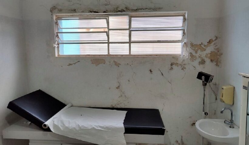 Sala de unidade de saúde em más condições. TCE fez fiscalização surpresa no Estado de SP