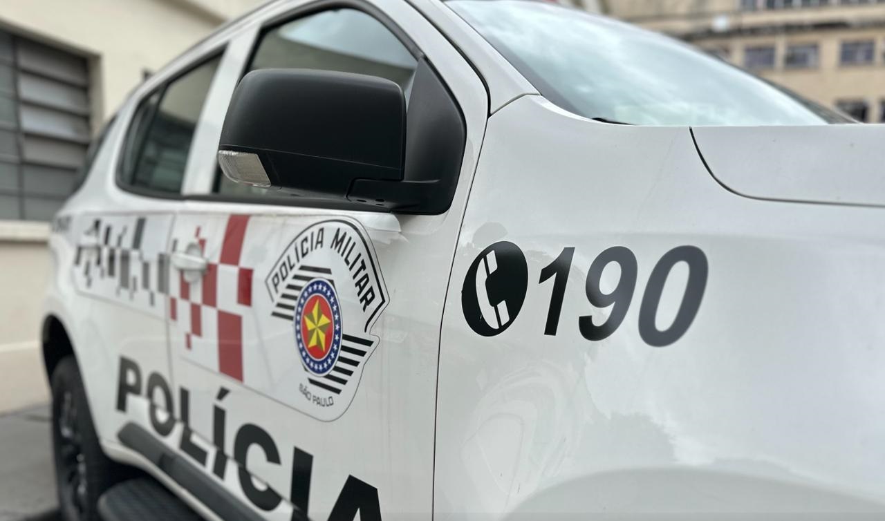 viatura pm blazer:Jovem de 22 anos é atingido por balas perdidas em condomínio de Cruzeiro