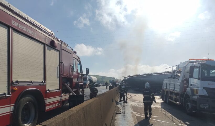 Acidente envolvendo caminhão carregado com trigo gera 3 km de congestionamento na Via Dutra