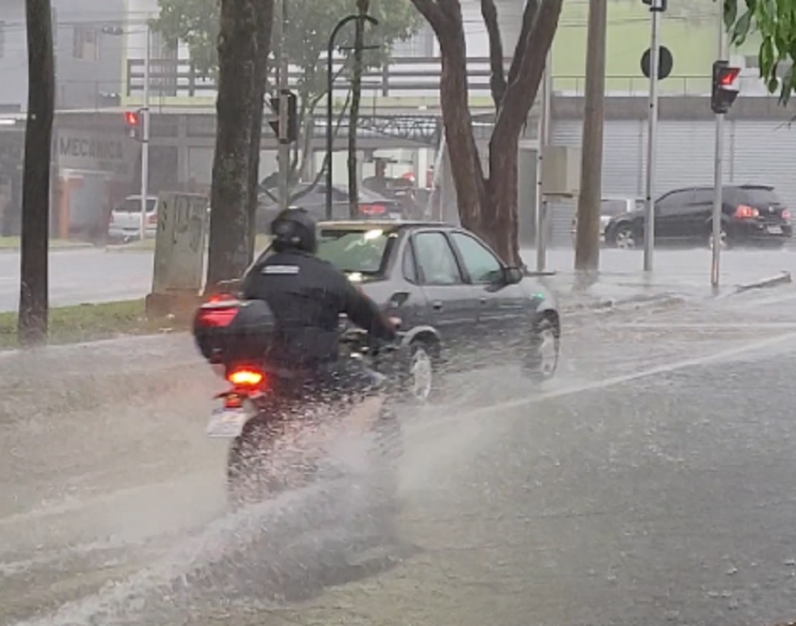 Zona Sul de São José dos Campos sofre com forte chuva na tarde desta quinta-feira (9)