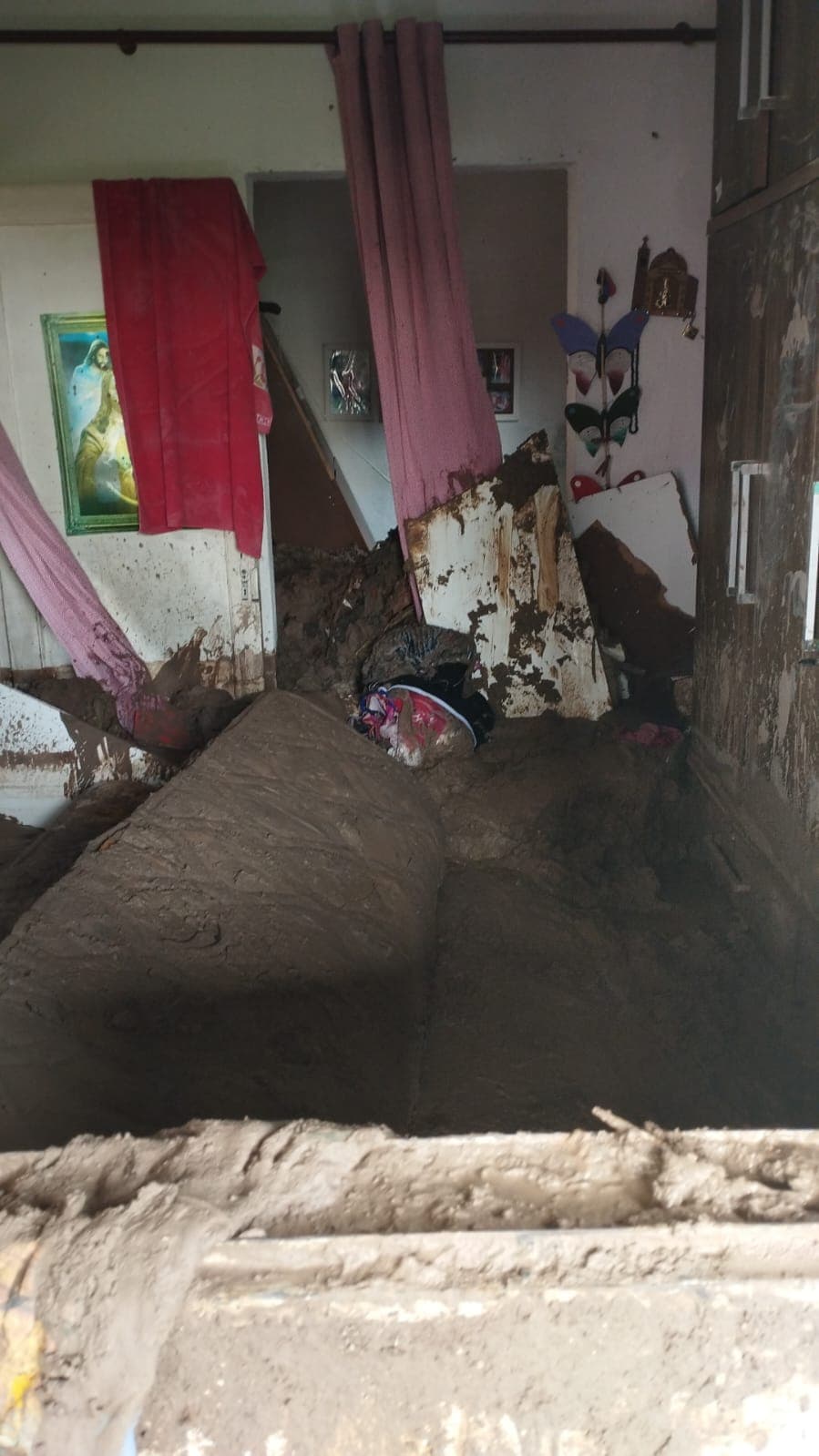 Situação da casa de uma moradora na Vila Nair após a forte chuva desta terça-feira (28)