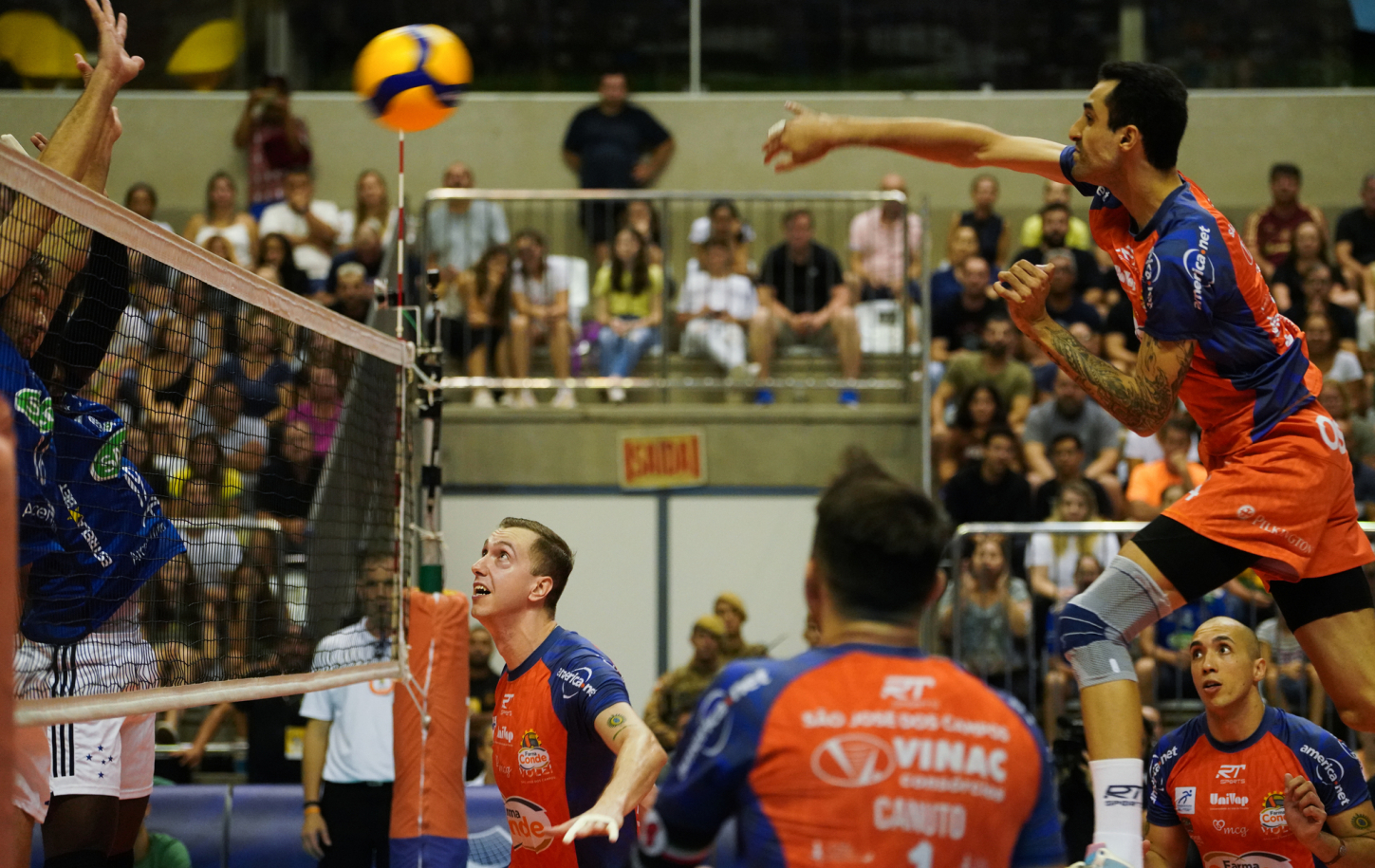 Vôlei São José até lutou, mas foi derrotado pelo Sada Cruzeiro em Jaraguá do Sul (SC)