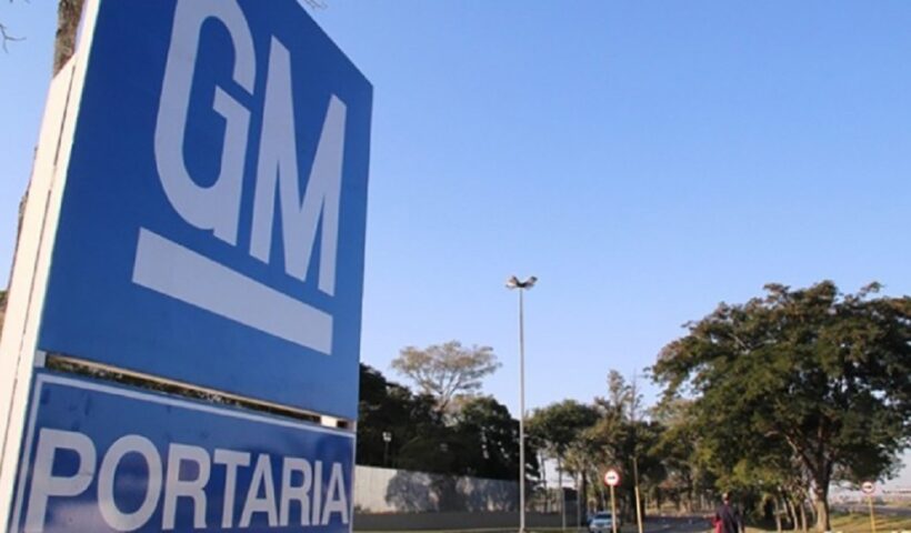 Metalúrgicos da GM aprovam aviso de greve por estabilidade no emprego segundo sindicato