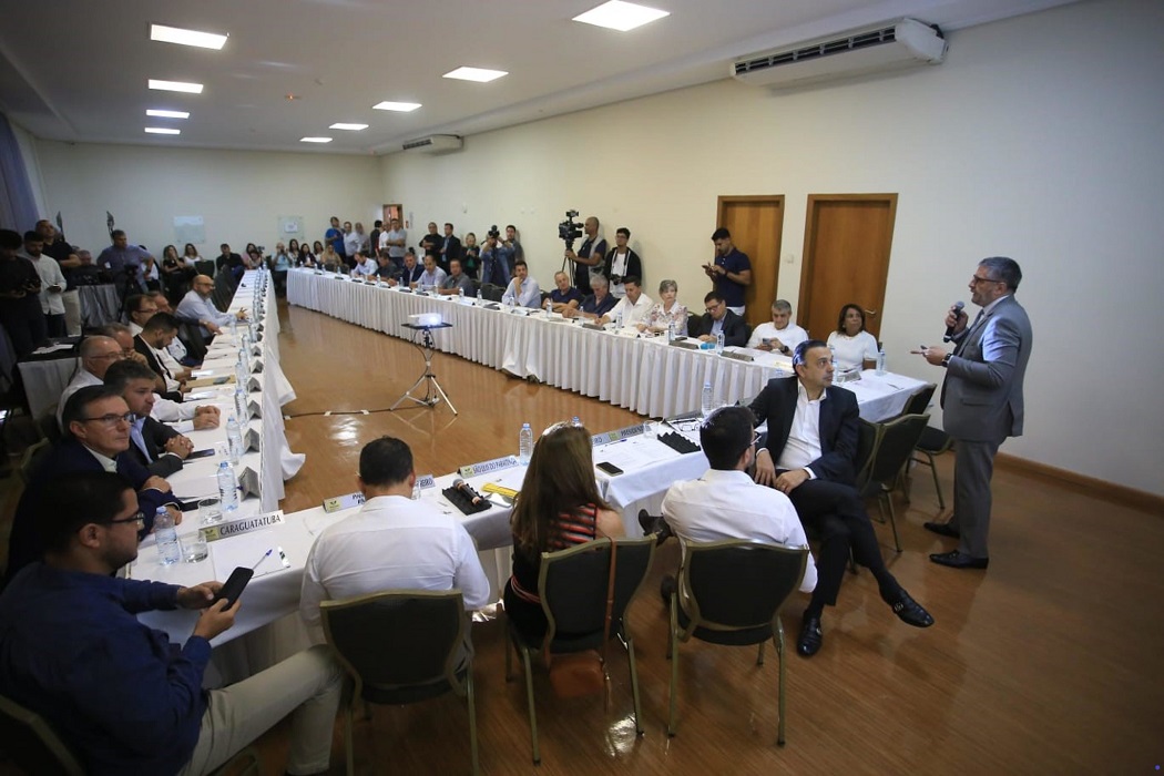 reunião de prefeitos do Vale do Paraíba, em Taubaté