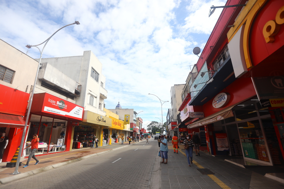 Fiação elétrica começa a ser removida na Rua 15 de Novembro em SJC