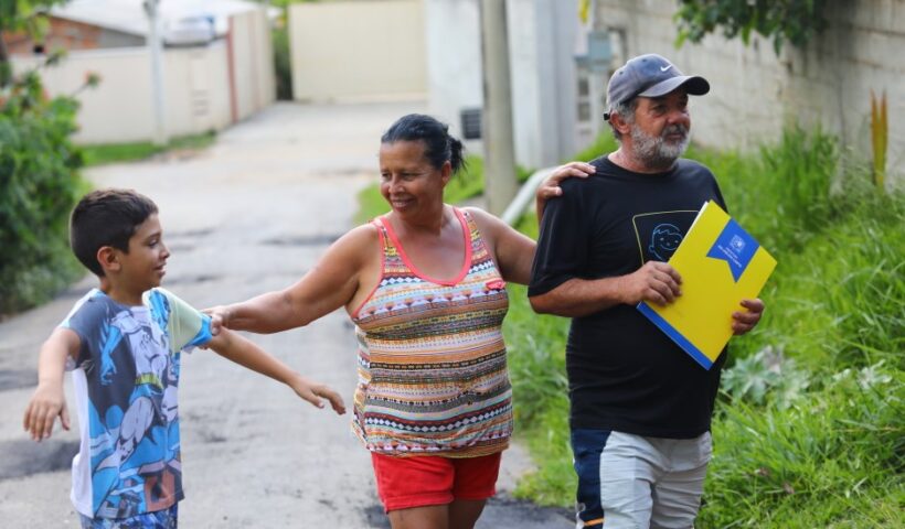 Prefeitura entrega títulos de regularização na região sudeste
