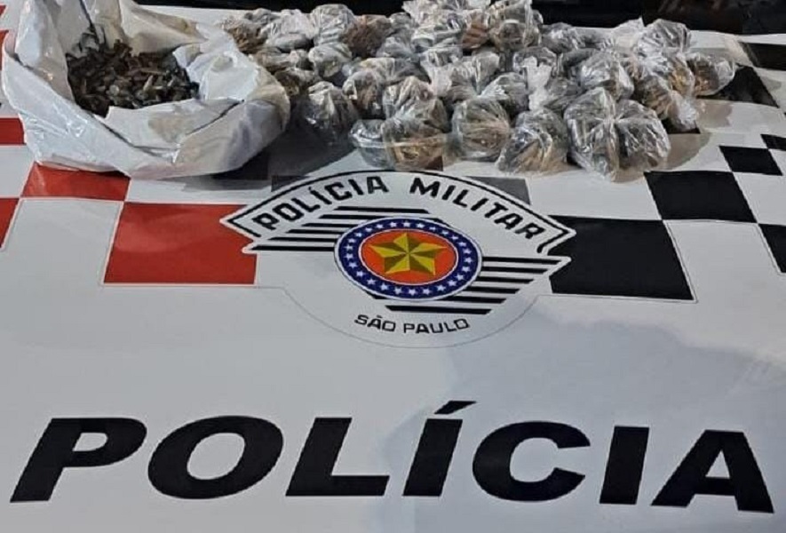 Drogas apreendidas pela PM no bairro Lagoa Azul, em Jacareí