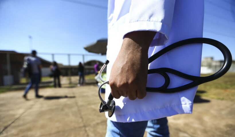 Governo federal relança programa Mais Médicos