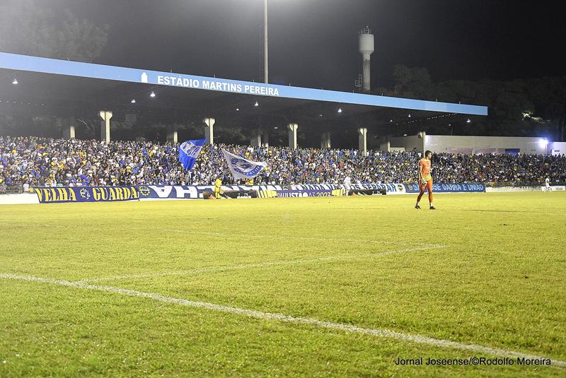 Estádio Martins Pereira lotado no jogo contra o Marília, no último dia 8