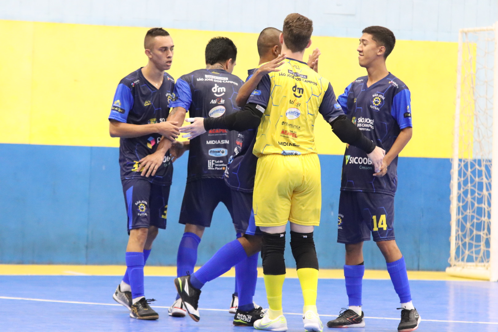 Jogadores do São José Futsal durante o amistoso contra o AACR/Ribeirão, em São José dos Campos