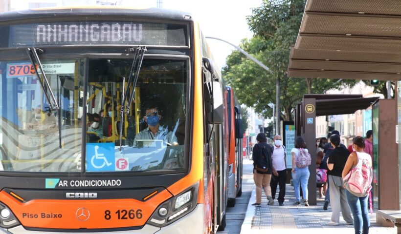 Estado de São Paulo retira exigência do uso de máscara facial no transporte público