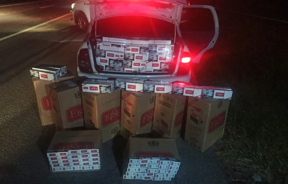 Jacareí: Polícia militar rodoviária apreende sete mil cigarros contrabandeados na Rod. Carvalho Pinto