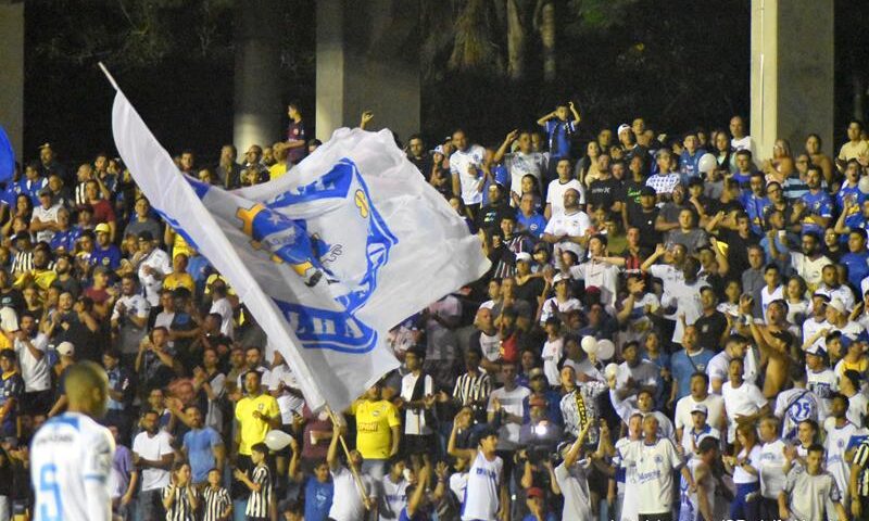 Acompanhar o time do coração possui um gasto anual de mais de R$ 10 mil
