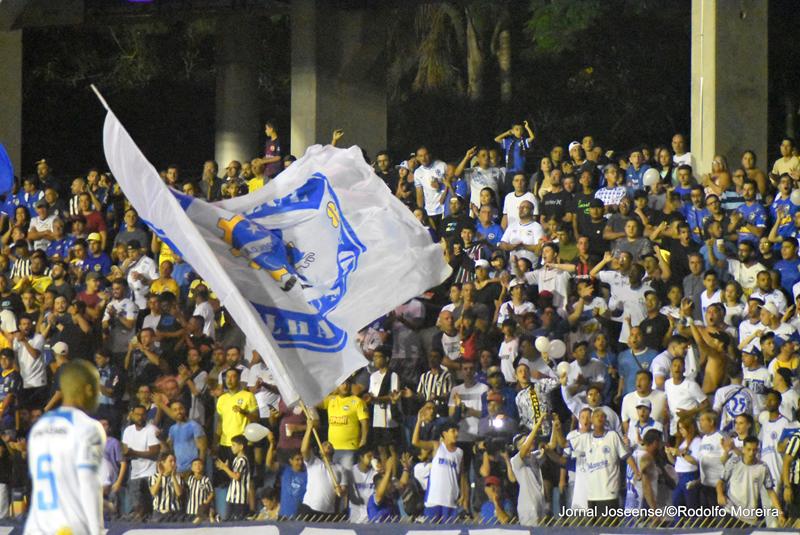 Acompanhar o time do coração possui um gasto anual de mais de R$ 10 mil