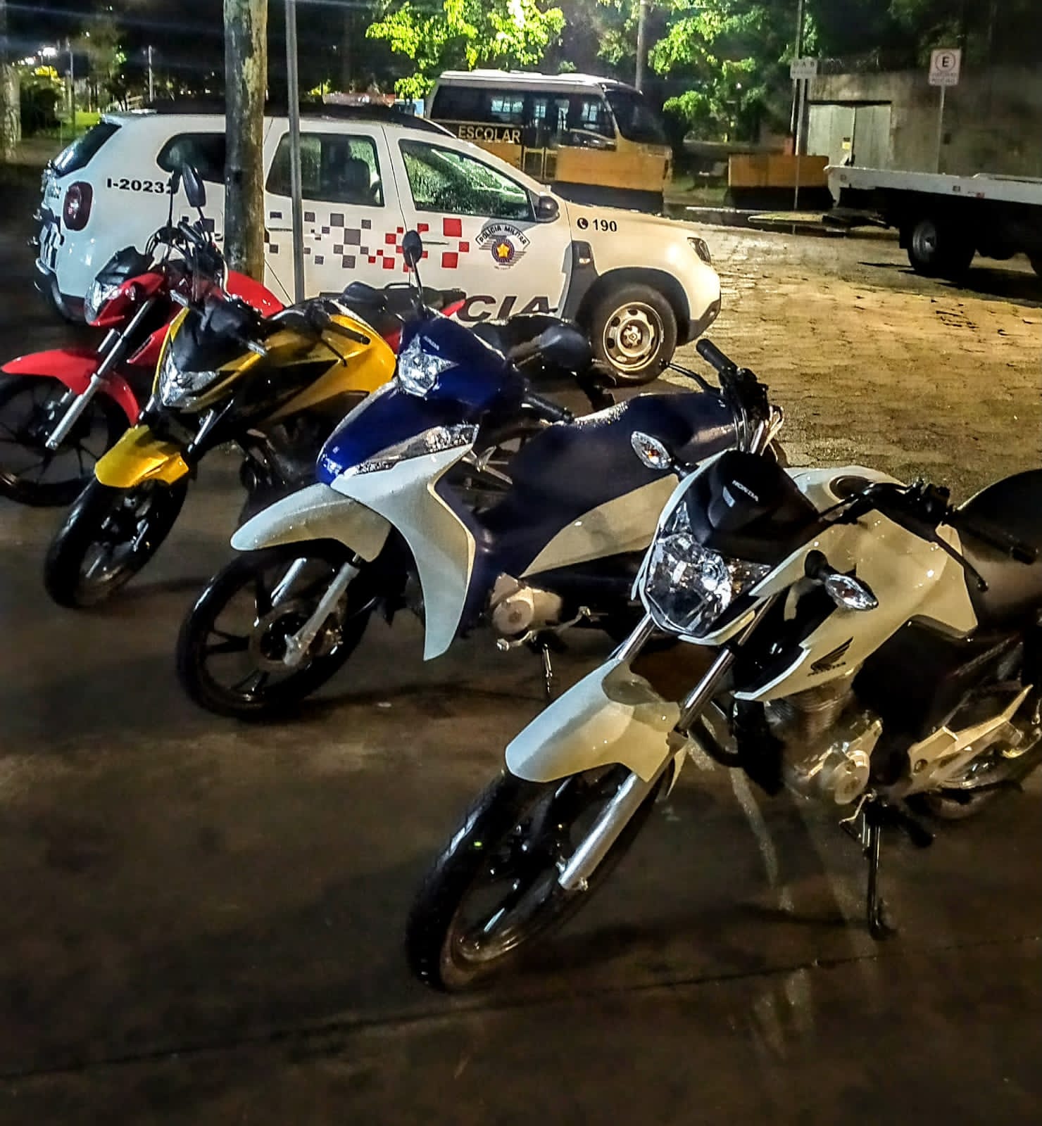 Adolescente são apreendidos após furto a loja de motos em Caraguatatuba