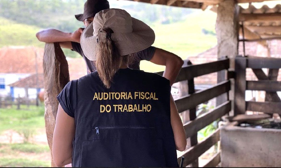 Ministério do Trabalho divulga nova lista de trabalho análogo à escravidão com 289 nomes