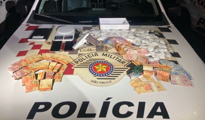 Polícia apreende pistola .380 e prende homem com mais de 280 pinos de cocaína em Caraguatatuba