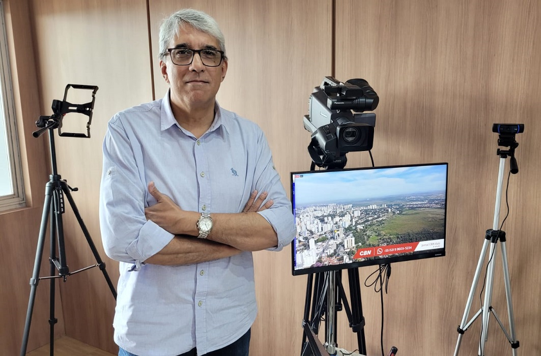 Helcio Costa no estúdio da CBN Vale, comenta o enredo complexo da política em nossa região