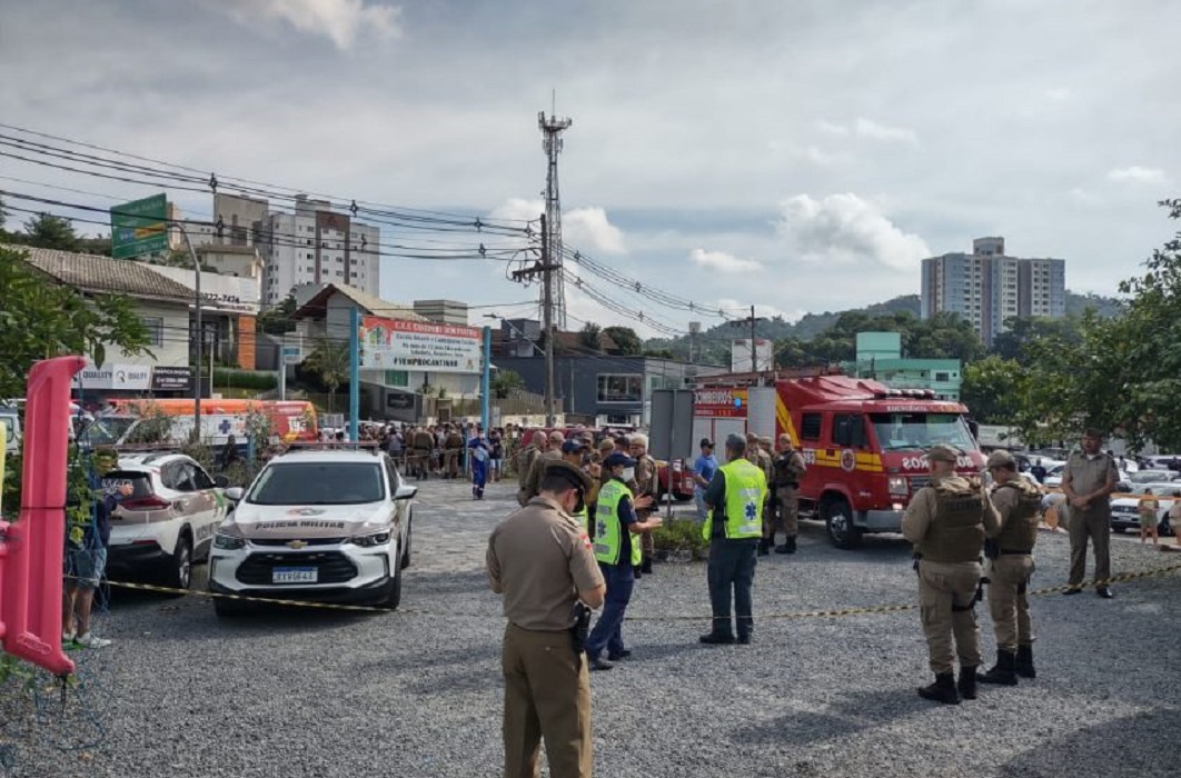 Ataque a creches deixa ao menos quatro crianças mortas em Santa Catarina