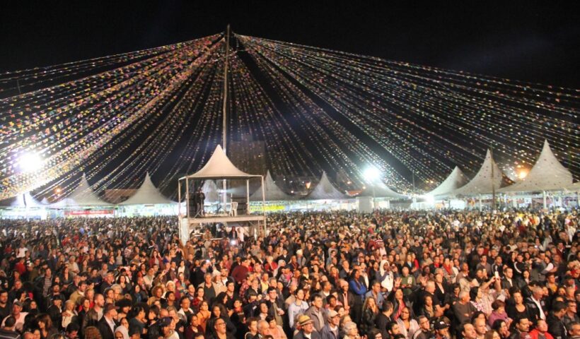Evento com público em uma das festas de aniversário de Caçapava. Prefeitura abre chamamento para cotas de patrocínio